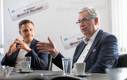 VfB-Präsident Dietmar Allgaier (rechts) und sein Vize Andreas Grupp beim GEA-Redaktionsbesuch. 